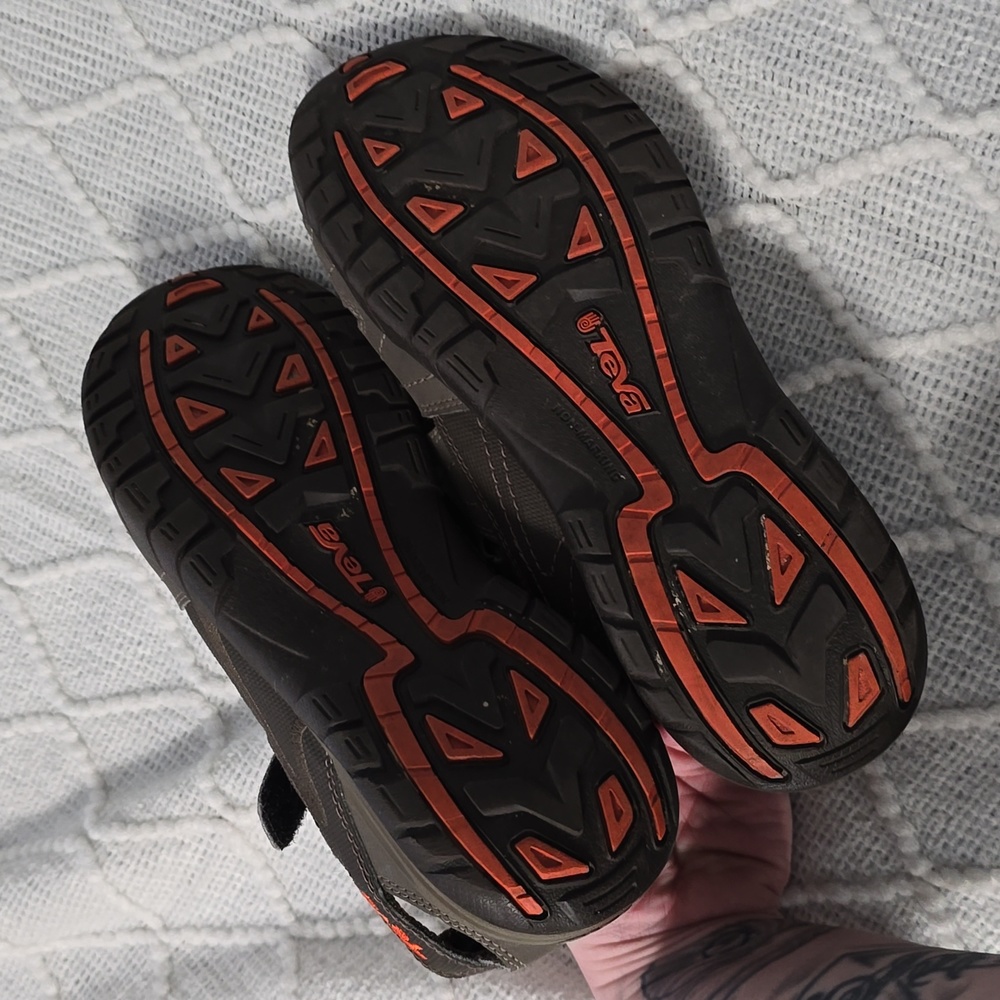 - Teva - Picture 5 of 6